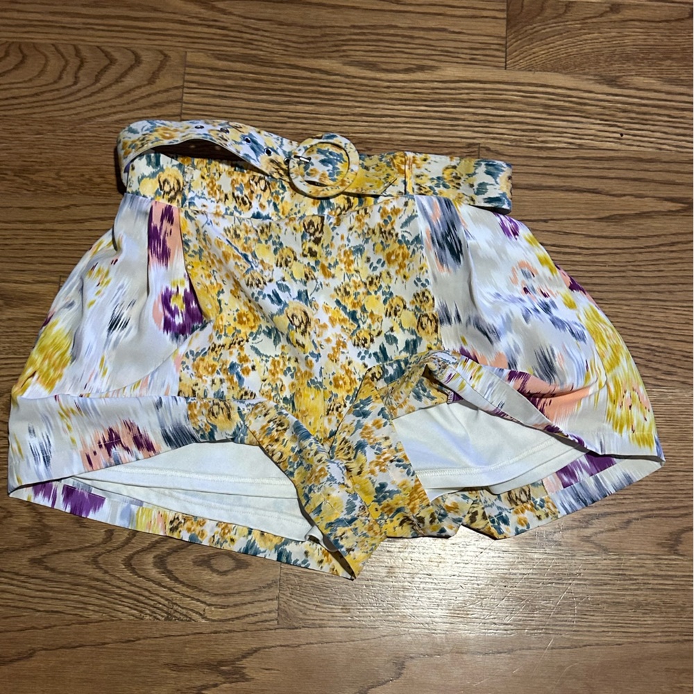 Entro Floral Women’s Shorts Similar to Zimmermann Style Shorts - Picture 7 of 15